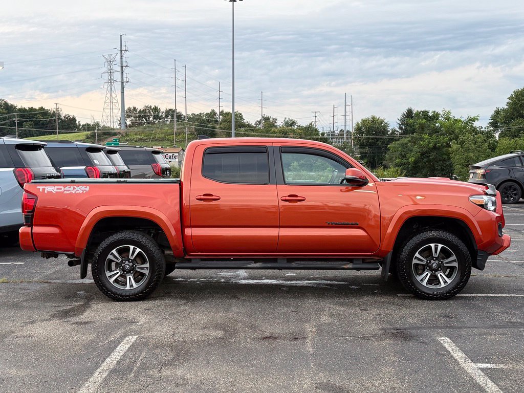 Used 2018 Toyota Tacoma TRD Sport w/ Technology Package AWD/4WD image 4