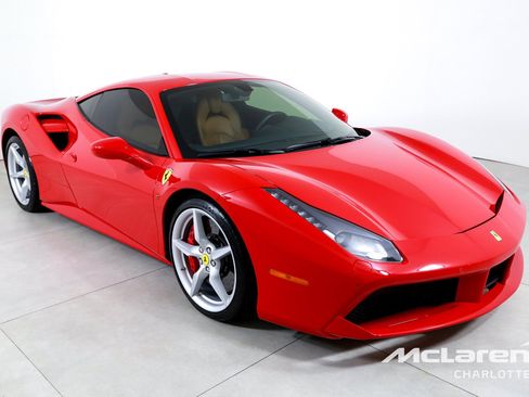 Used 2018 Ferrari 488 GTB RWD image 3