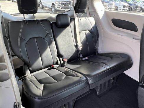 Certified 2024 Chrysler Pacifica Touring-L image 19