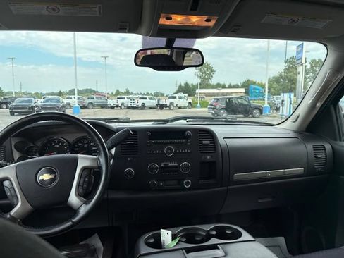 Used 2009 Chevrolet Silverado 2500 LT w/ Exterior Plus Package AWD/4WD image 10