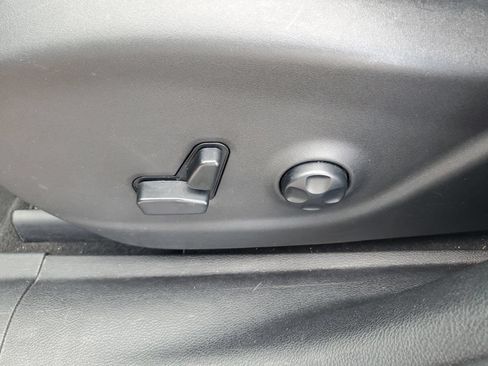 Used 2019 Jeep Cherokee Limited FWD image 29