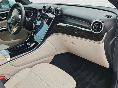 Used 2025 Mercedes-Benz GLC 300 image 21