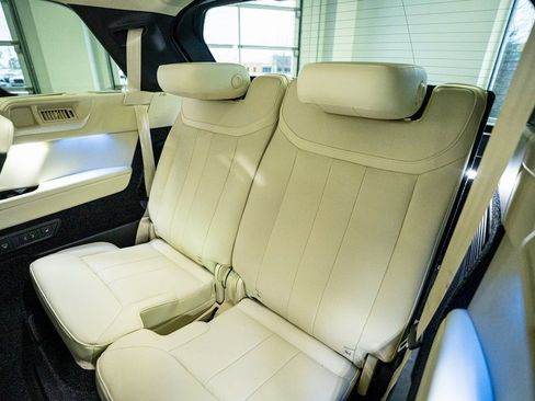 Used 2025 Land Rover Range Rover Long Wheelbase Autobiography image 56