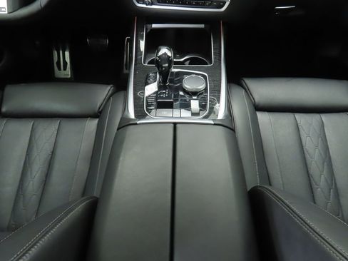 Used 2020 BMW X7 M50i image 16