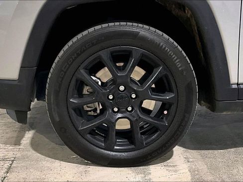 Used 2024 Jeep Compass Latitude w/ Altitude Special Edition image 8