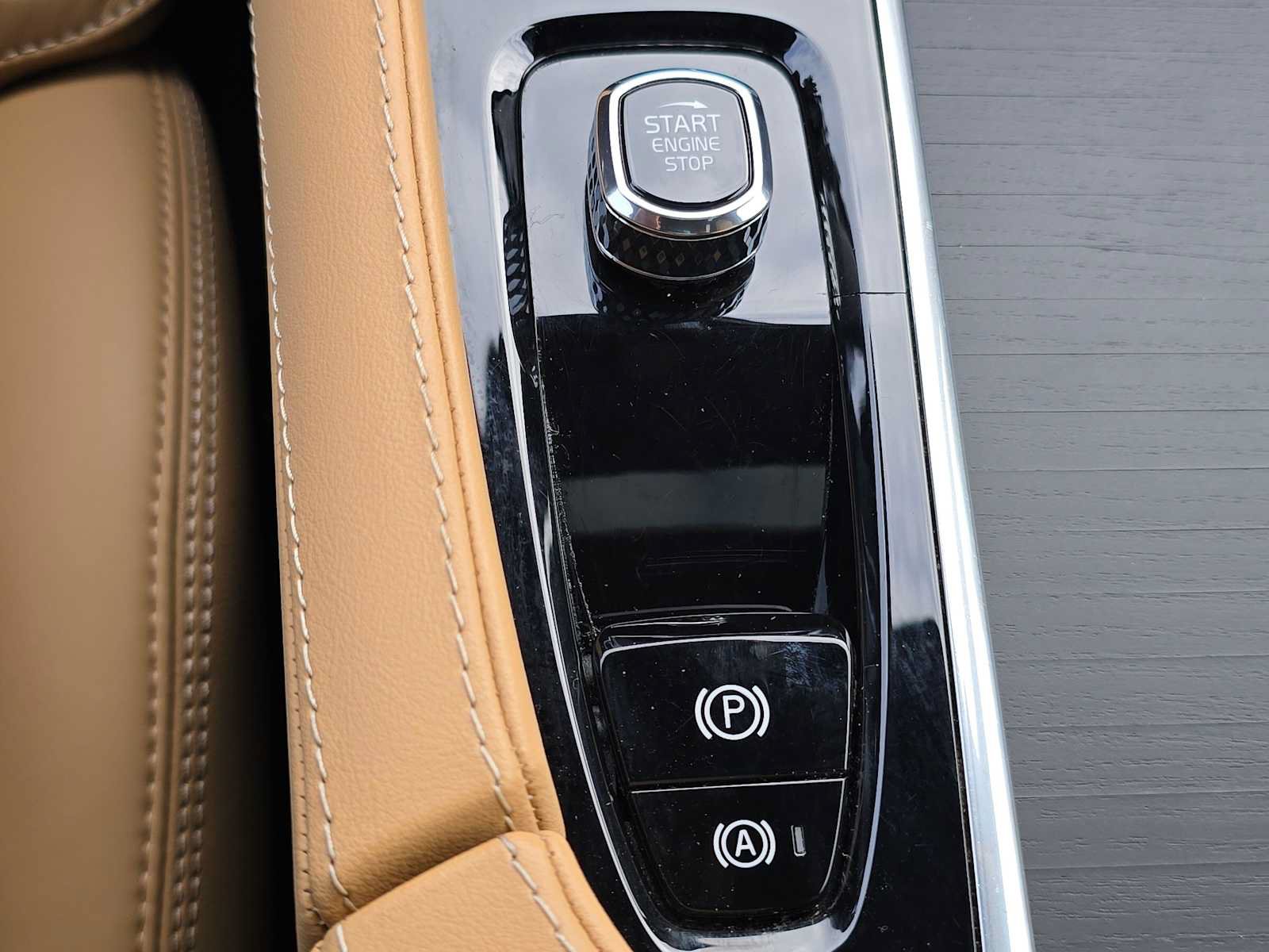 Certified 2024 Volvo XC90 T8 Ultimate w/ Protection Package Premier AWD/4WD image 32