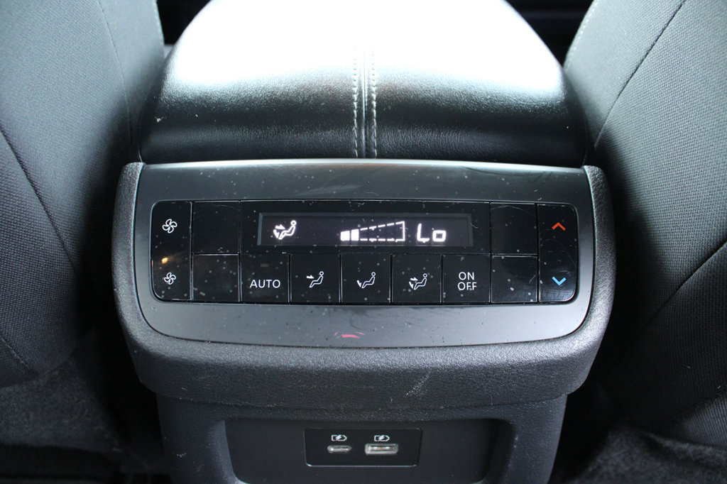 Used 2022 Nissan Pathfinder SV AWD/4WD image 23
