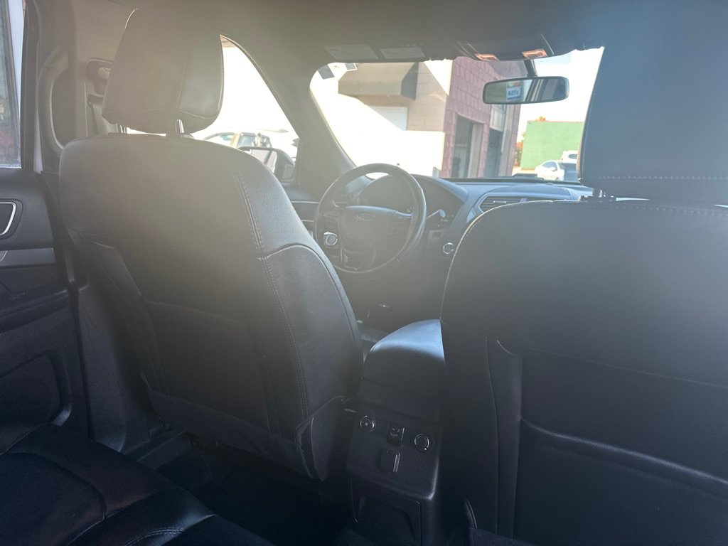 Used 2018 Ford Explorer XLT w/ Equipment Group 202A AWD/4WD image 14