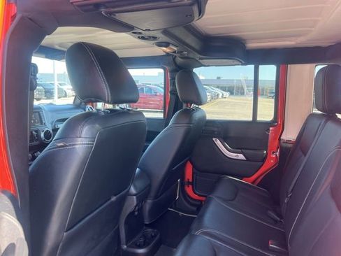 Used 2015 Jeep Wrangler Unlimited Rubicon w/ Connectivity Group AWD/4WD image 23