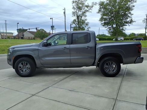 Used 2025 Nissan Frontier SV AWD/4WD image 4
