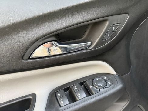 Used 2022 Chevrolet Equinox LS w/ LS Convenience Package image 12