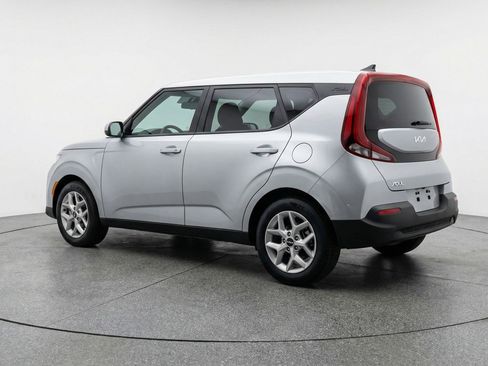 Used 2025 Kia Soul LX w/ LX Technology Package image 6
