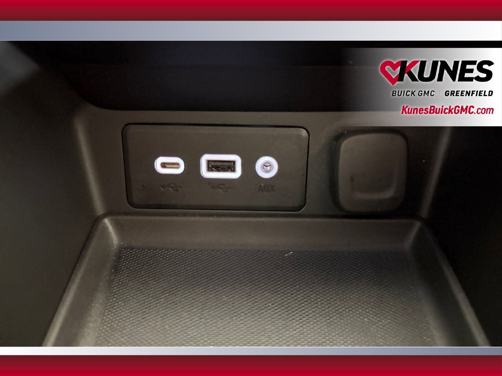 Used 2024 GMC Terrain SLE w/ Driver Convenience Package FWD image 33