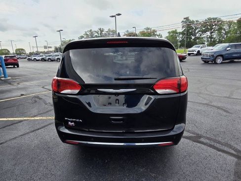 Used 2017 Chrysler Pacifica Touring-L Plus w/ Advanced Safetytec Group FWD image 12