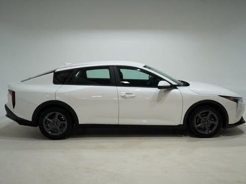 Used 2025 Kia K4 LXS image 9