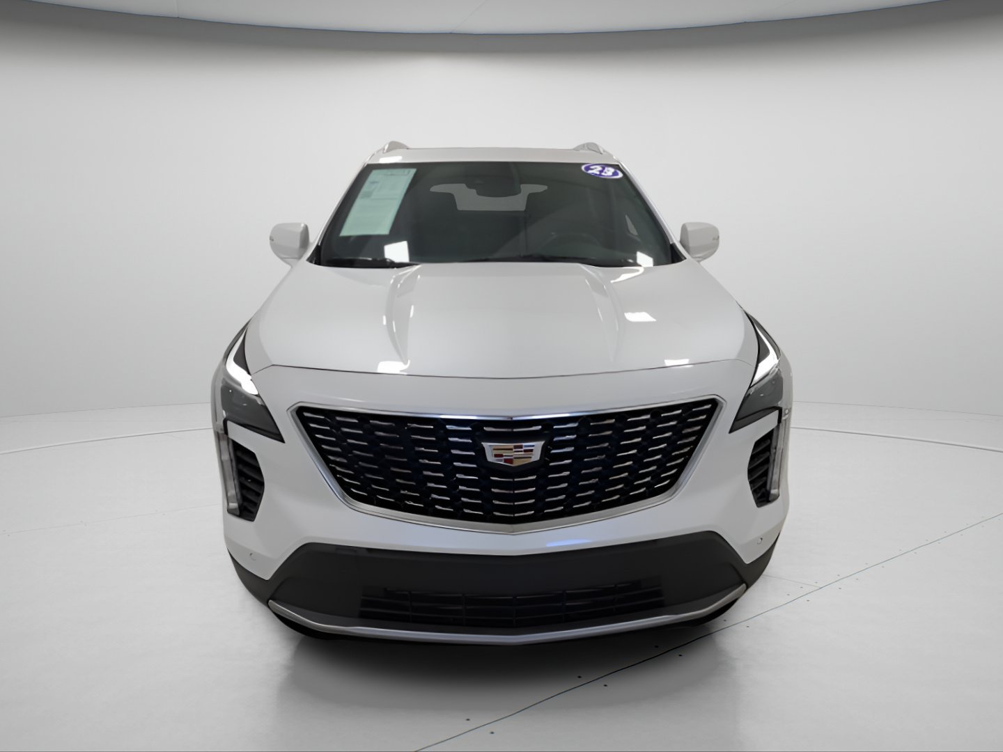 Used 2023 Cadillac XT4 Premium Luxury AWD/4WD image 2