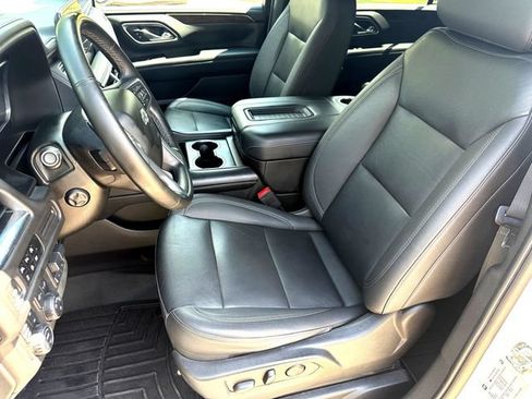 Used 2023 Chevrolet Suburban Z71 w/ Z71 Off-Road Package AWD/4WD image 9