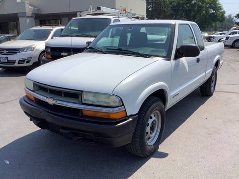 Used 2002 Chevrolet S10 Pickup 4x4 Extended Cab w/ Comfort Convenience Pkg image 3