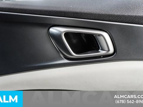 Used 2024 Kia Carnival LX image 43