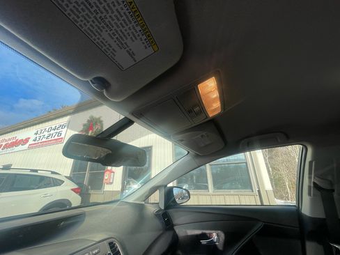 Used 2014 Toyota Venza XLE image 16