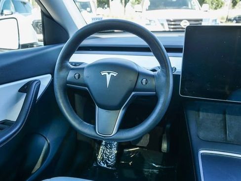 Used 2022 Tesla Model Y Long Range image 16
