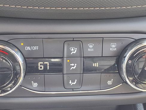 Used 2023 Chevrolet TrailBlazer ACTIV w/ Sun and Liftgate Package FWD image 7