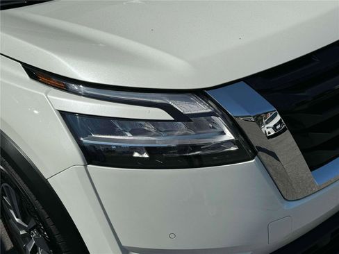 Used 2024 Nissan Pathfinder SL image 9
