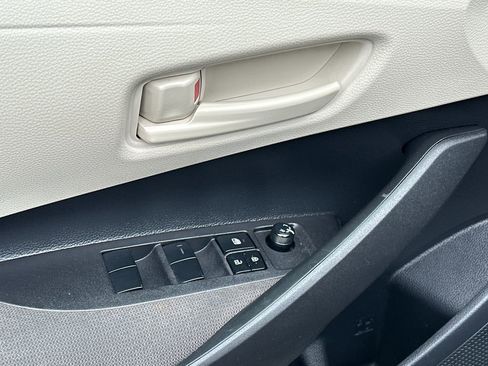 Used 2025 Toyota Corolla LE FWD image 14
