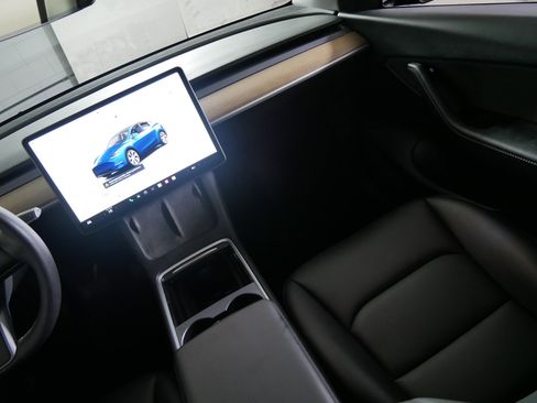 Used 2022 Tesla Model Y Long Range AWD/4WD image 11