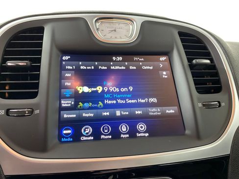 Used 2023 Chrysler 300 Touring w/ Sport Appearance Package image 18