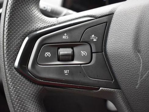 Used 2025 Chevrolet Trax LT image 24