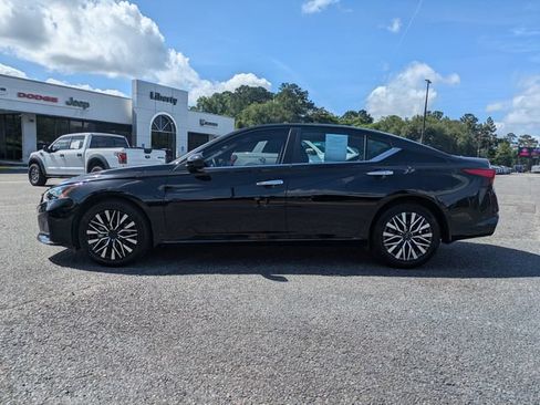 Used 2023 Nissan Altima 2.5 SV FWD image 7
