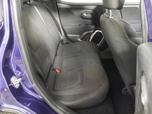 Used 2018 Jeep Renegade Latitude w/ Safety & Security Group AWD/4WD image 39
