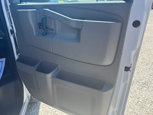 Used 2018 Chevrolet Express 2500 Extended RWD image 19