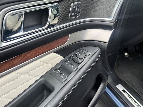 Used 2018 Ford Explorer Platinum AWD/4WD image 9