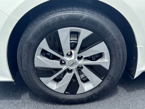 Used 2022 Nissan Altima 2.5 S FWD image 11