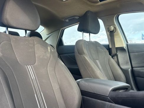 Used 2025 Hyundai Elantra SEL FWD image 29