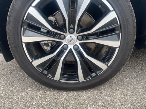 Used 2024 Volvo XC60 B5 Plus AWD/4WD image 35