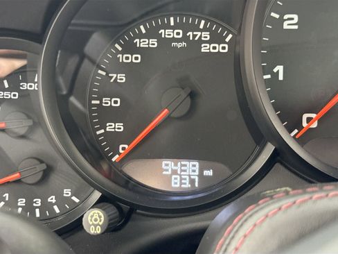 Used 2018 Porsche 911 Targa 4 GTS image 11