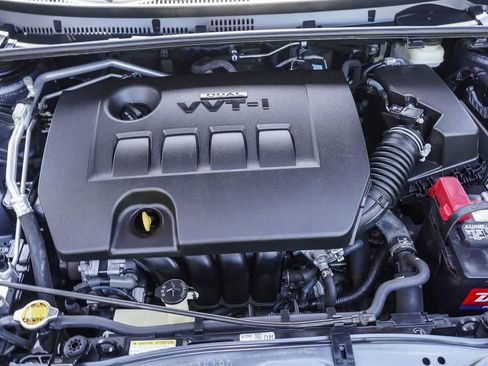 Used 2017 Toyota Corolla SE w/ SE Premium Package FWD image 27