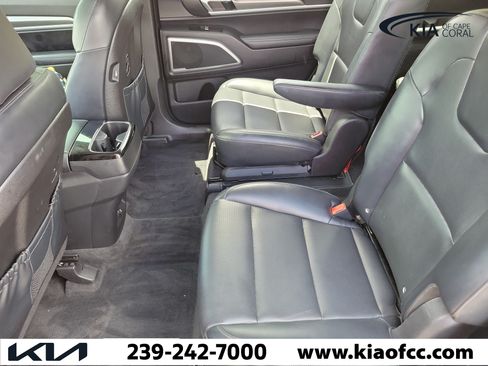 Used 2022 Kia Telluride S FWD image 11