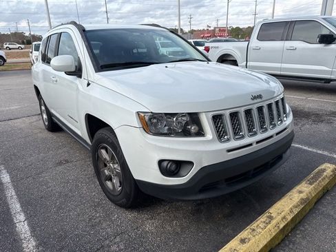 Used 2016 Jeep Compass Latitude image 3