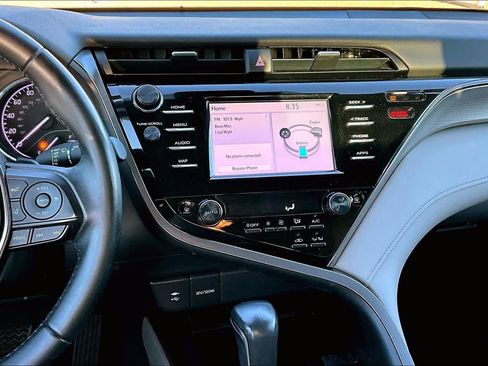 Certified 2019 Toyota Camry SE image 6