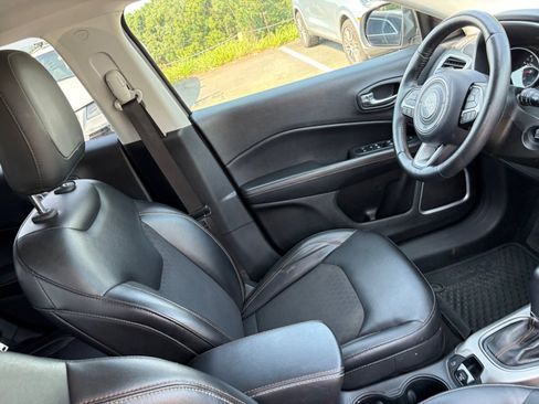 Used 2018 Jeep Compass Latitude w/ Cold Weather Group AWD/4WD image 32