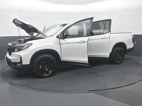 Used 2025 Honda Ridgeline Black Edition image 37