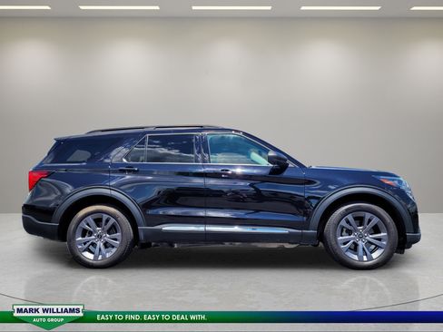 Certified 2025 Ford Explorer Active w/ Active Comfort Package AWD/4WD image 2