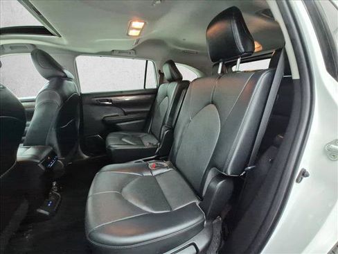 Used 2022 Toyota Highlander Limited FWD image 22