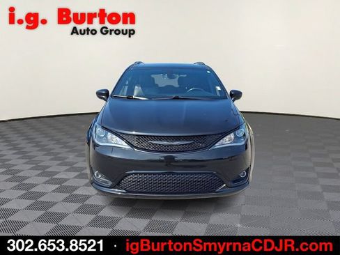 Used 2020 Chrysler Pacifica Touring-L Plus FWD image 2