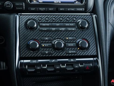 Used 2014 Nissan GT-R Premium image 18