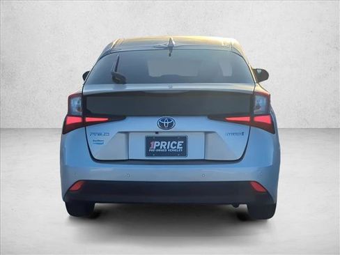 Certified 2022 Toyota Prius LE image 6